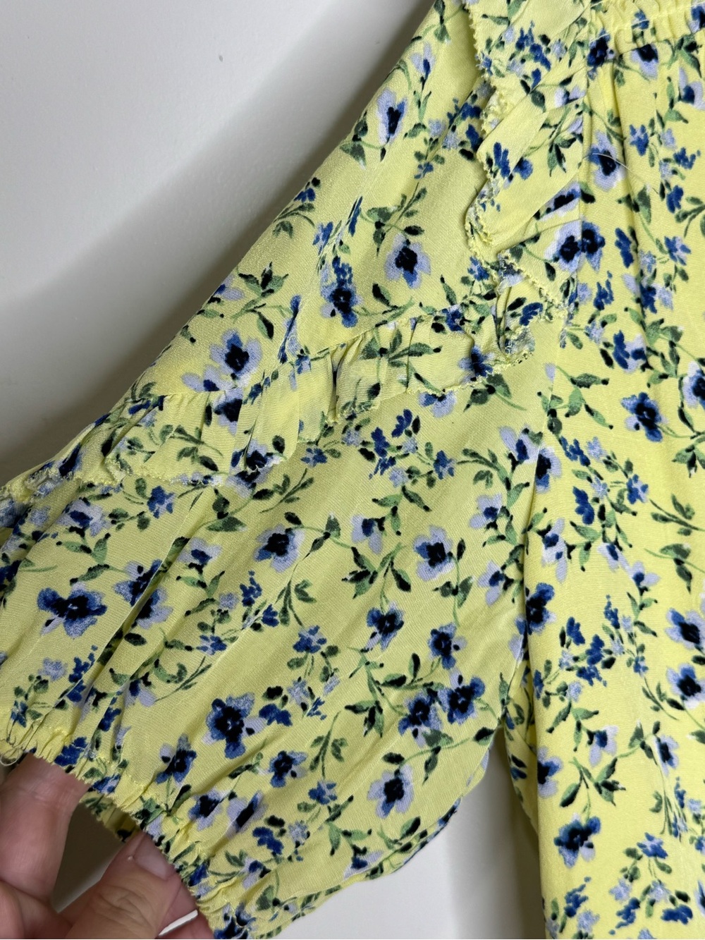 ASTR Yellow Floral Smocked V-Neck Crop Top - Picture 5 of 8
